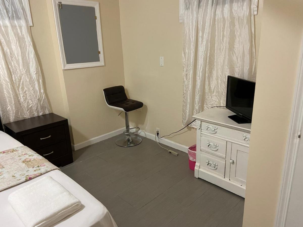 A Private Room In Queens New York Exterior photo