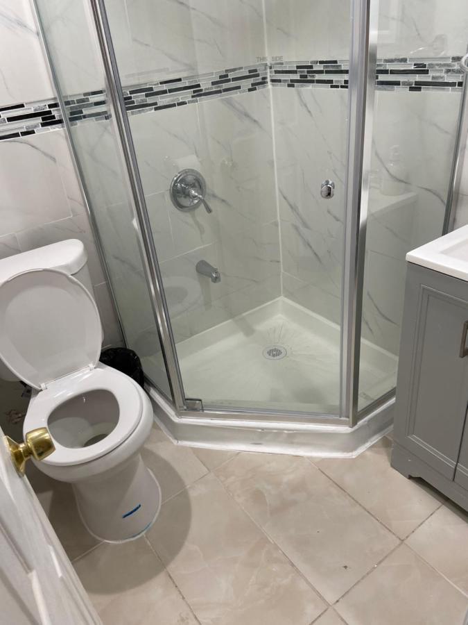 A Private Room In Queens New York Exterior photo